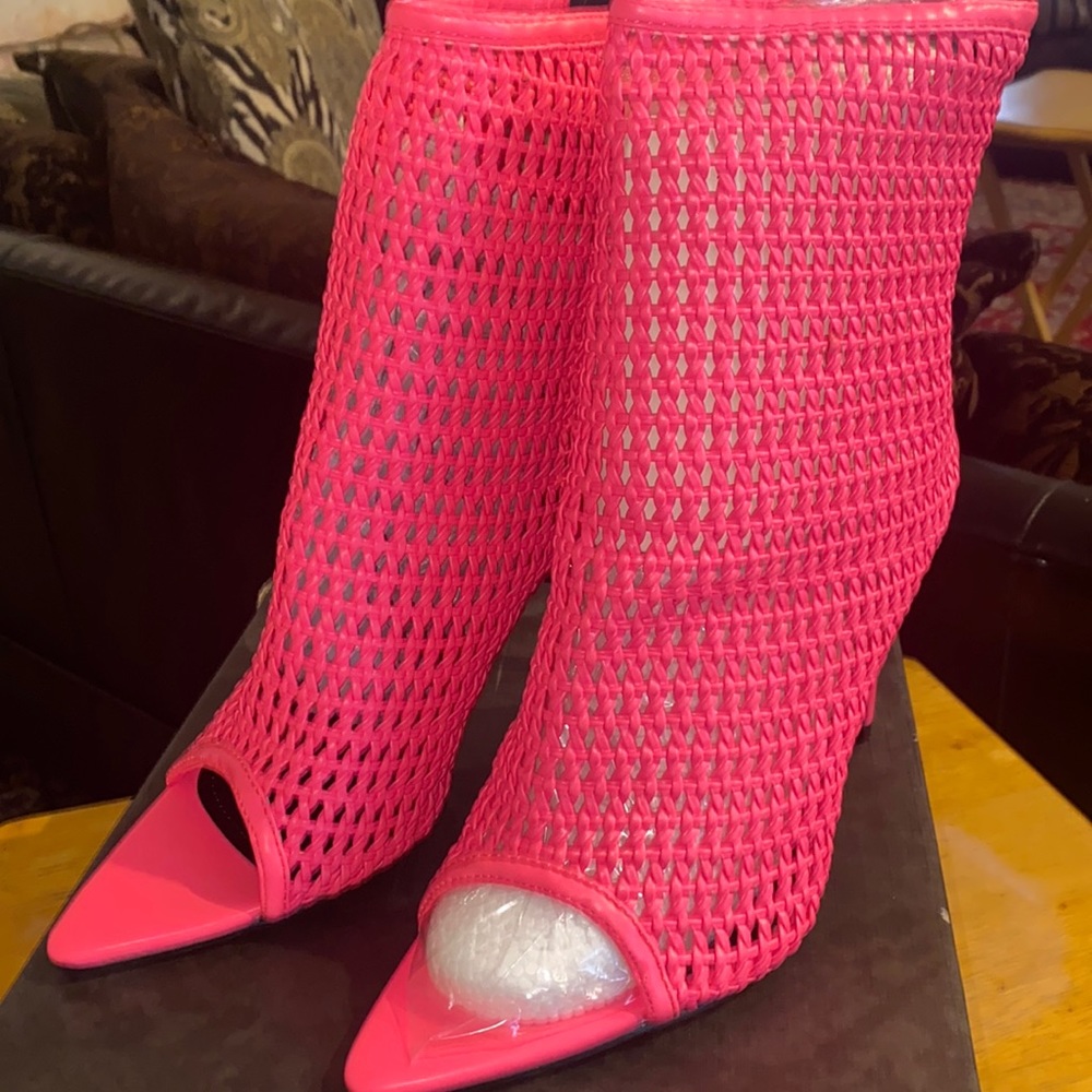 NIB Pink weave Cape Robbin heels size 10